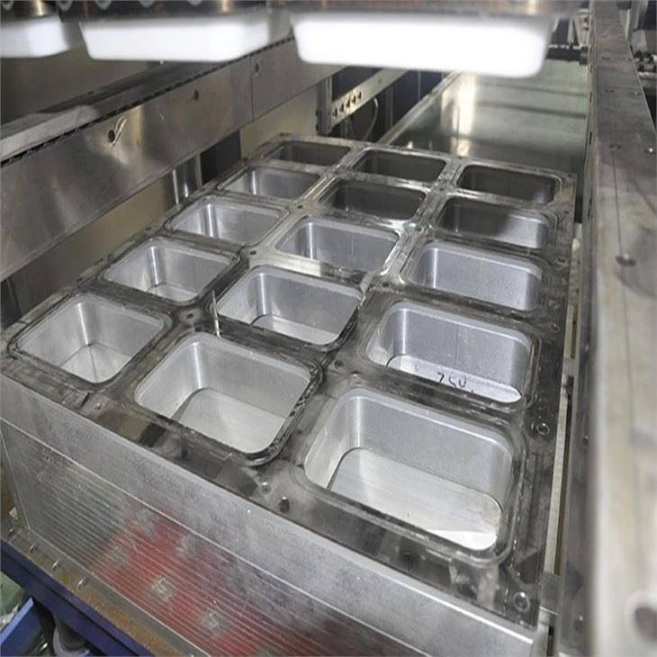 Three Stations Automatic Auto Pp Plastic Sheet Biscuit Tray Vacuum Forming Machine